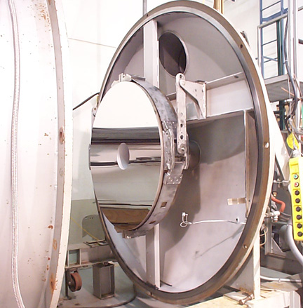 Mirror emerging from the vacuum tank